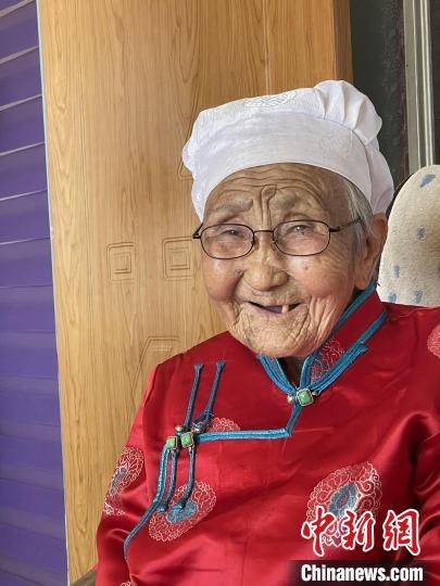 薩仁托婭拍攝的“草原母親”?！∷_仁托婭供圖