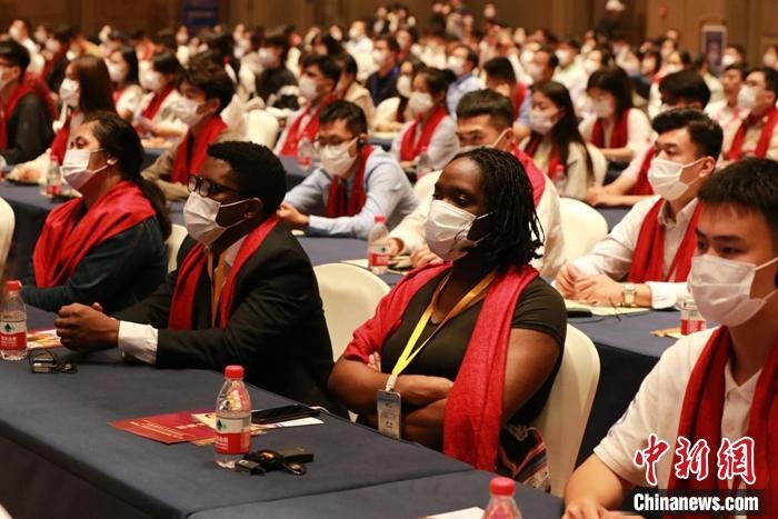 第十六屆“聯(lián)合國教科文組織孔子教育獎”9月27日晚在山東曲阜揭曉。梁犇 攝