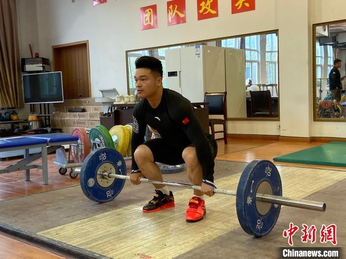 石智勇訓(xùn)練場景?！×植?攝