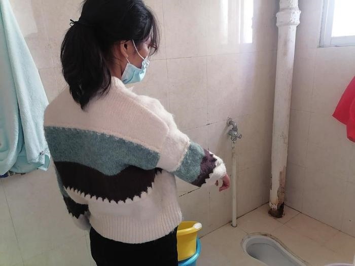  劉小姐在網(wǎng)上找人疏通出租屋里的廁所，被收費5380元