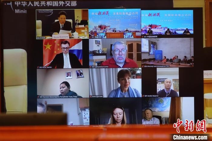 “幸福新西藏、發(fā)展新畫卷”云訪問活動在拉薩、北京、莫斯科等地同時舉行。　冉文娟 攝