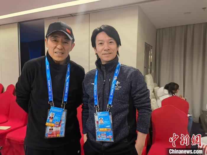 張文海與張藝謀的合影。　張文海 供圖