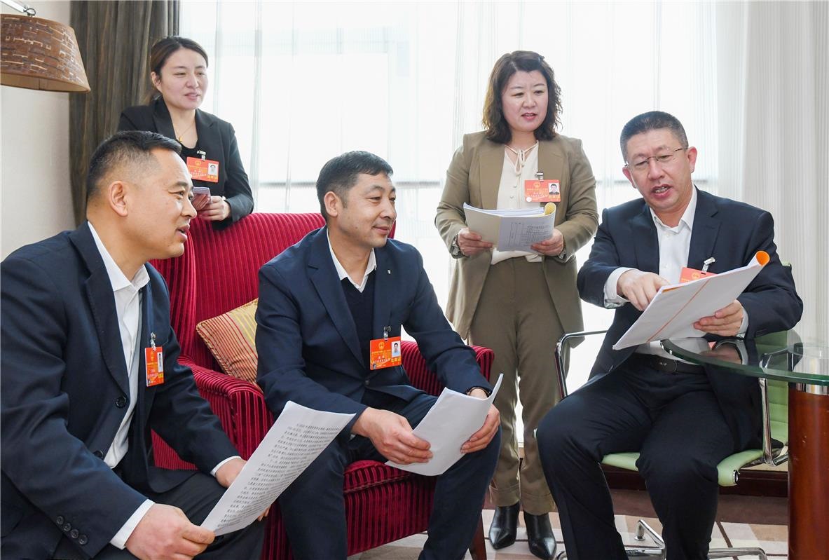 奮進(jìn)2024｜代表來了！自治區(qū)十四屆人大二次會(huì)議召開在即