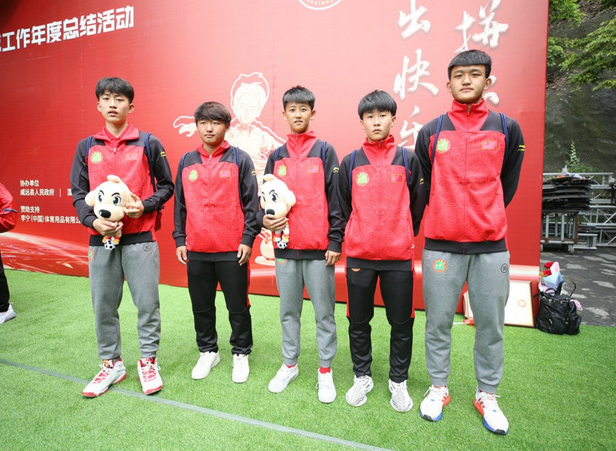 1620382004529149.jpg 3.內(nèi)蒙古入選校園足球國(guó)家隊(duì)部分隊(duì)員合影.jpg