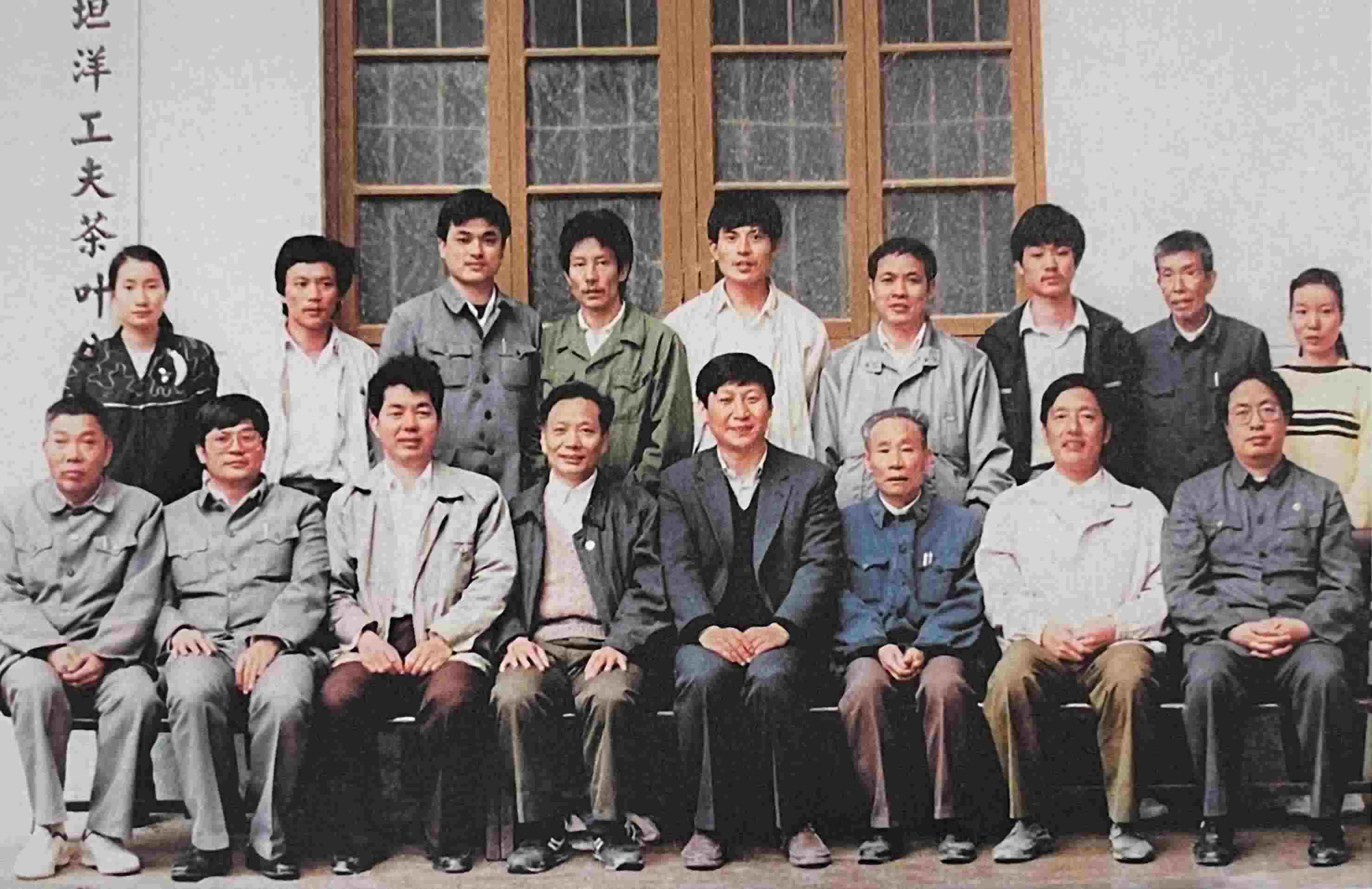 1990年5月，剛調(diào)任福州市委書記的習(xí)近平到寧德交接工作時(shí)，調(diào)研福安市社口鄉(xiāng)坦洋工夫茶葉公司。
