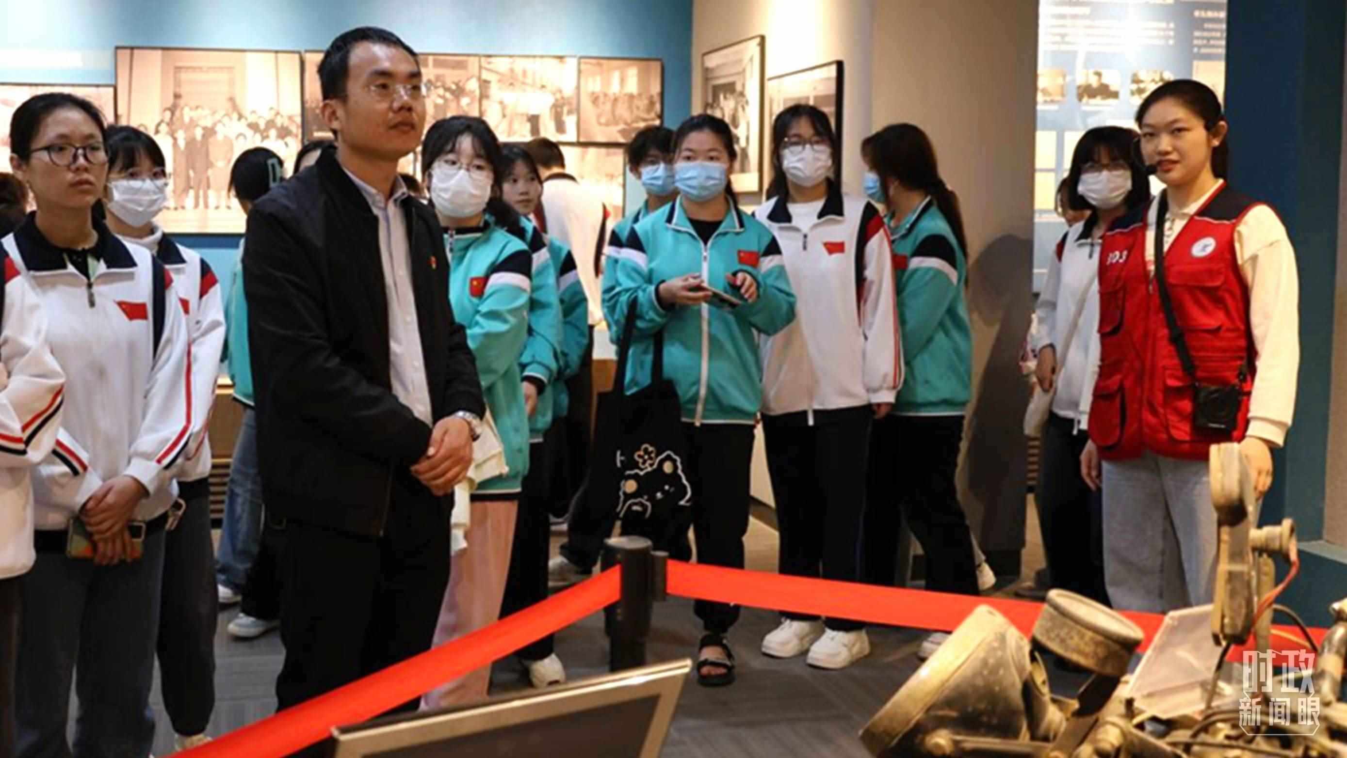 △西安高校師生參觀交大西遷博物館。（資料圖）