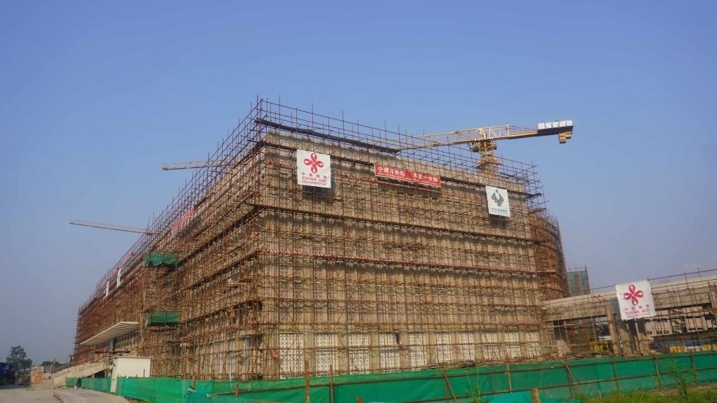 這是2023年5月23日在剛果（金）首都金沙薩拍攝的由中國援建的中部非洲文化藝術(shù)中心項(xiàng)目施工現(xiàn)場(chǎng)。