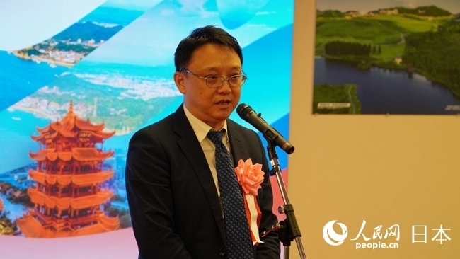 （圖片說明：東京中國文化中心主任羅玉泉致辭。人民網(wǎng)滕雪 攝）