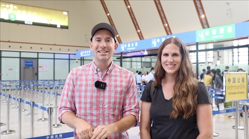 6月13日，來自美國的德拉古（Dragoo）夫婦將首次乘坐中老鐵路國際旅客列車從中國出境。李揚 攝