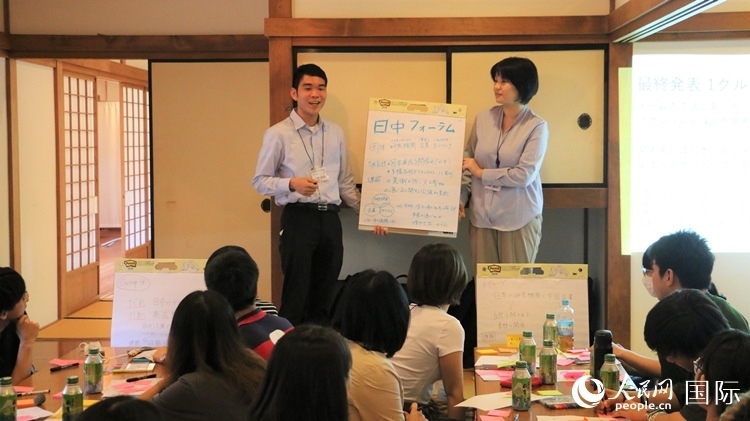 發(fā)表各自的研討成果。人民網(wǎng) 許可攝