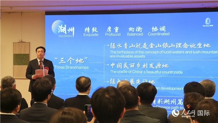 湖州市委書記陳浩介紹湖州市總體情況。（人民網(wǎng) 許可攝）