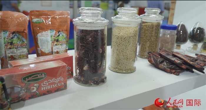 蘇丹展臺(tái)的洛神花。人民網(wǎng) 孫鴻宇攝