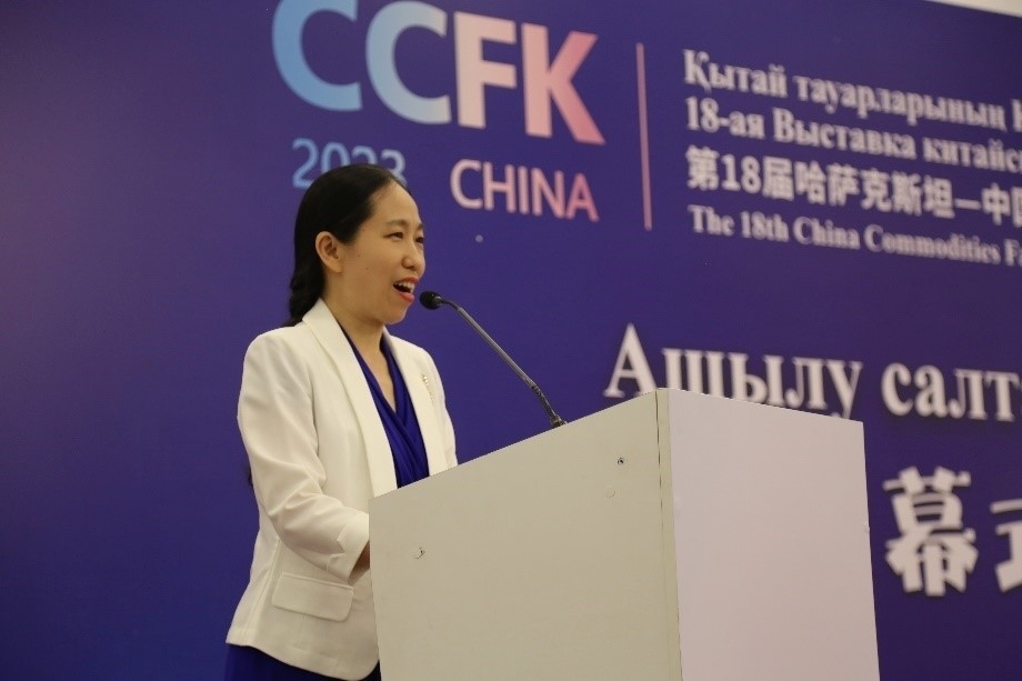 中國駐阿拉木圖總領(lǐng)事蔣薇發(fā)表致辭。中國駐阿拉木圖總領(lǐng)館供圖