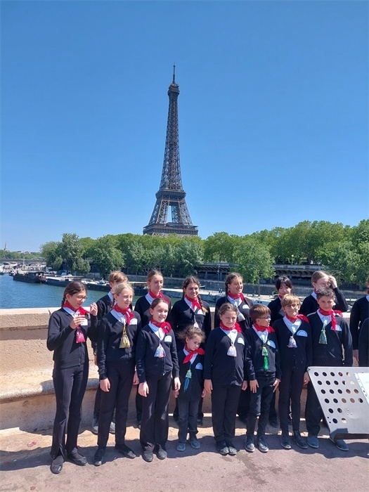 2.2023年5月，巴黎寶麗聲童聲合唱團(tuán)錄制歌曲《如果我去中國(guó)》。（圖片由受訪者提供）