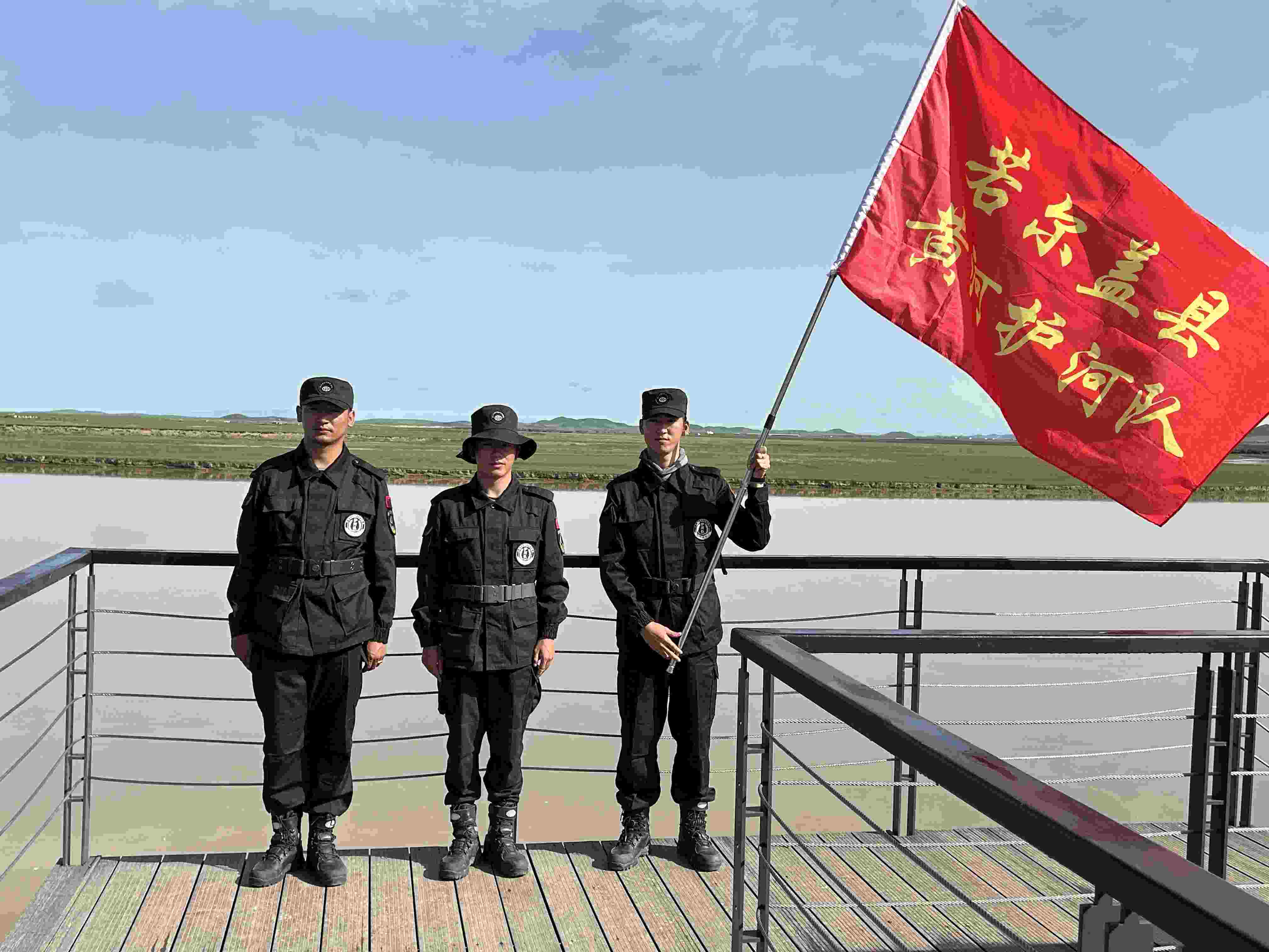 若爾蓋縣黃河護(hù)河隊(duì)。人民網(wǎng) 周靜圓攝