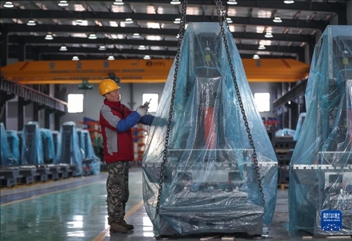 工人在阜新勁達精密機械有限公司生產(chǎn)車間工作。新華社記者龍雷攝