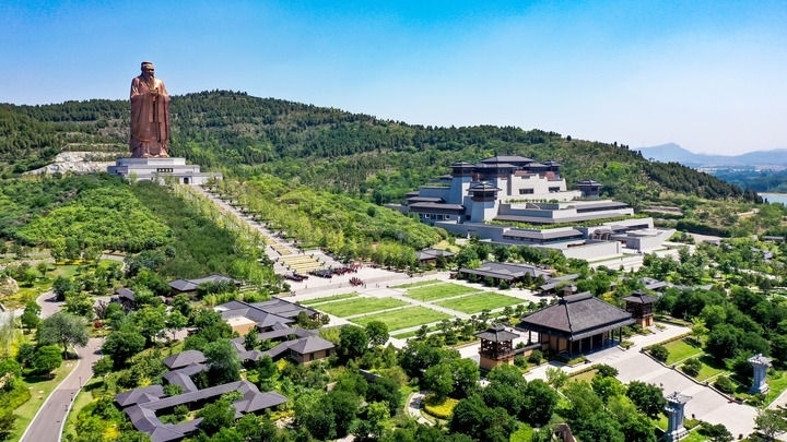 這是2023年6月8日拍攝的山東省曲阜市尼山圣境（無人機(jī)照片）。新華社記者 郭緒雷 攝