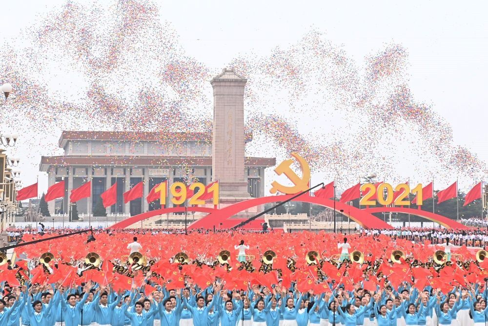 2021年7月1日上午，慶祝中國共產(chǎn)黨成立100周年大會(huì)在北京天安門廣場隆重舉行。這是慶祝大會(huì)現(xiàn)場放飛氣球。新華社記者 李尕 攝