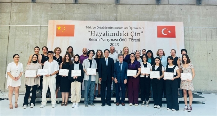 現(xiàn)場合影。