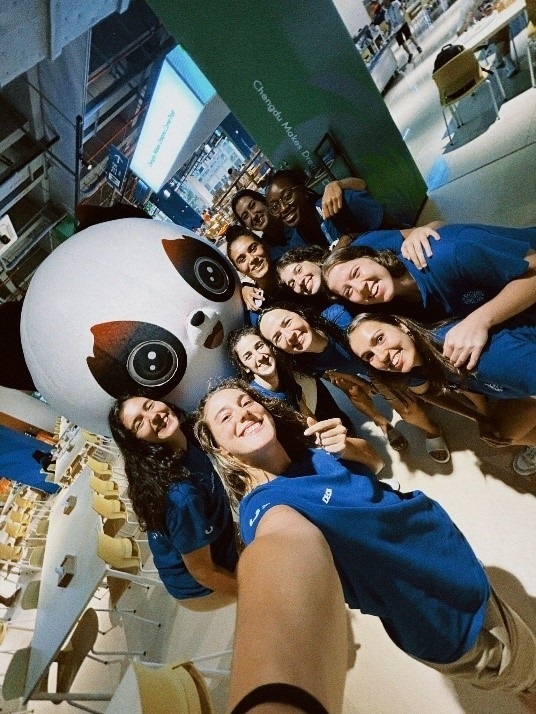 葡萄牙女籃隊員在成都大運村自拍。 受訪者供圖