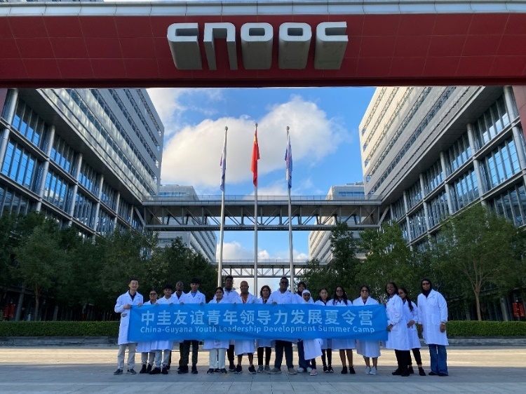 代表團(tuán)參觀未來(lái)科技城。中海油圭亞那有限公司供圖