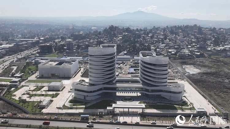 非洲疾病預(yù)防控制中心總部（一期）航拍。人民網(wǎng)記者 劉寧攝