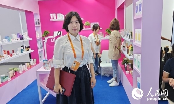 9月3日，韓國(guó)駐華大使館經(jīng)濟(jì)部參贊金至凰接受人民網(wǎng)記者采訪。人民網(wǎng)記者 趙雯博攝