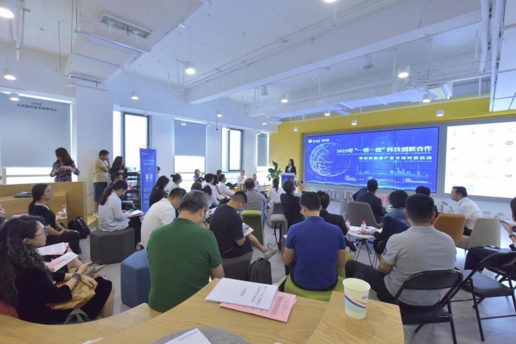 在天府國際技術(shù)轉(zhuǎn)移中心承辦的2023年“一帶一路”科技創(chuàng)新合作——泰國新能源產(chǎn)業(yè)專場對接活動中，中泰企業(yè)機構(gòu)達成了合作意向。天府國際技術(shù)轉(zhuǎn)移中心供圖