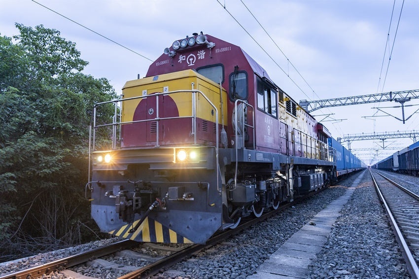 首趟中歐班列（成都）冷鏈專列到達成都國際鐵路港。青白江區(qū)委宣傳部供圖