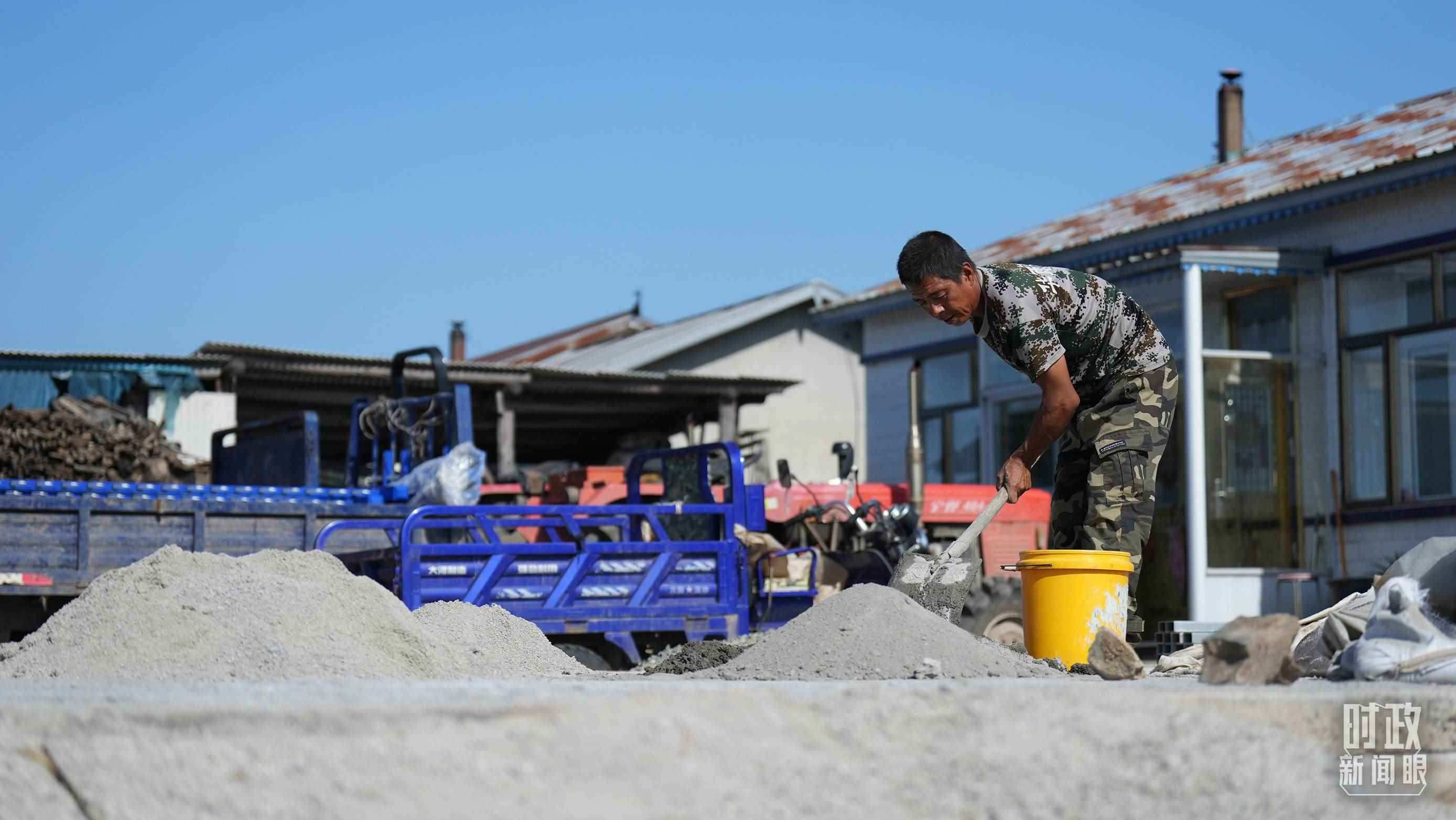 △龍王廟村的災(zāi)后恢復(fù)重建正加緊推進。（總臺國廣記者李晉拍攝）