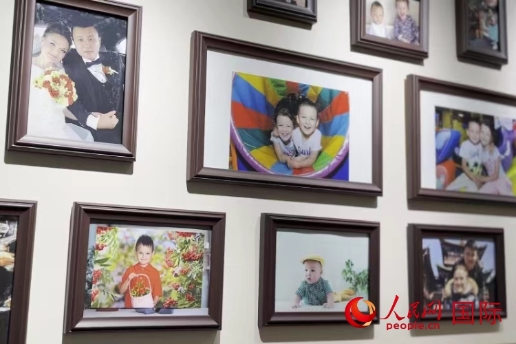 照片墻記錄每個(gè)幸福的瞬間。 人民網(wǎng) 皇甫萬里攝