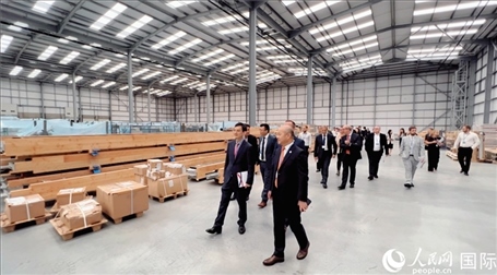 圖為旗艦倉現(xiàn)場。人民網(wǎng) 郭錦標攝