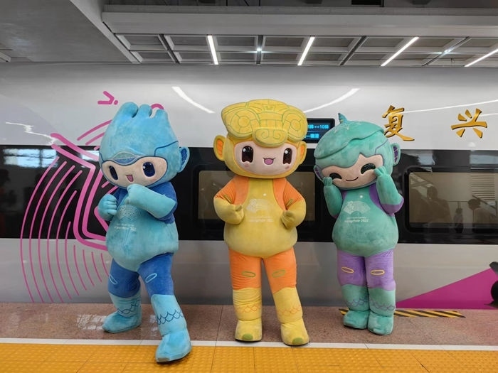 復(fù)興號(hào)亞運(yùn)智能動(dòng)車(chē)組列車(chē)車(chē)廂。上海鐵路局融媒體中心供圖