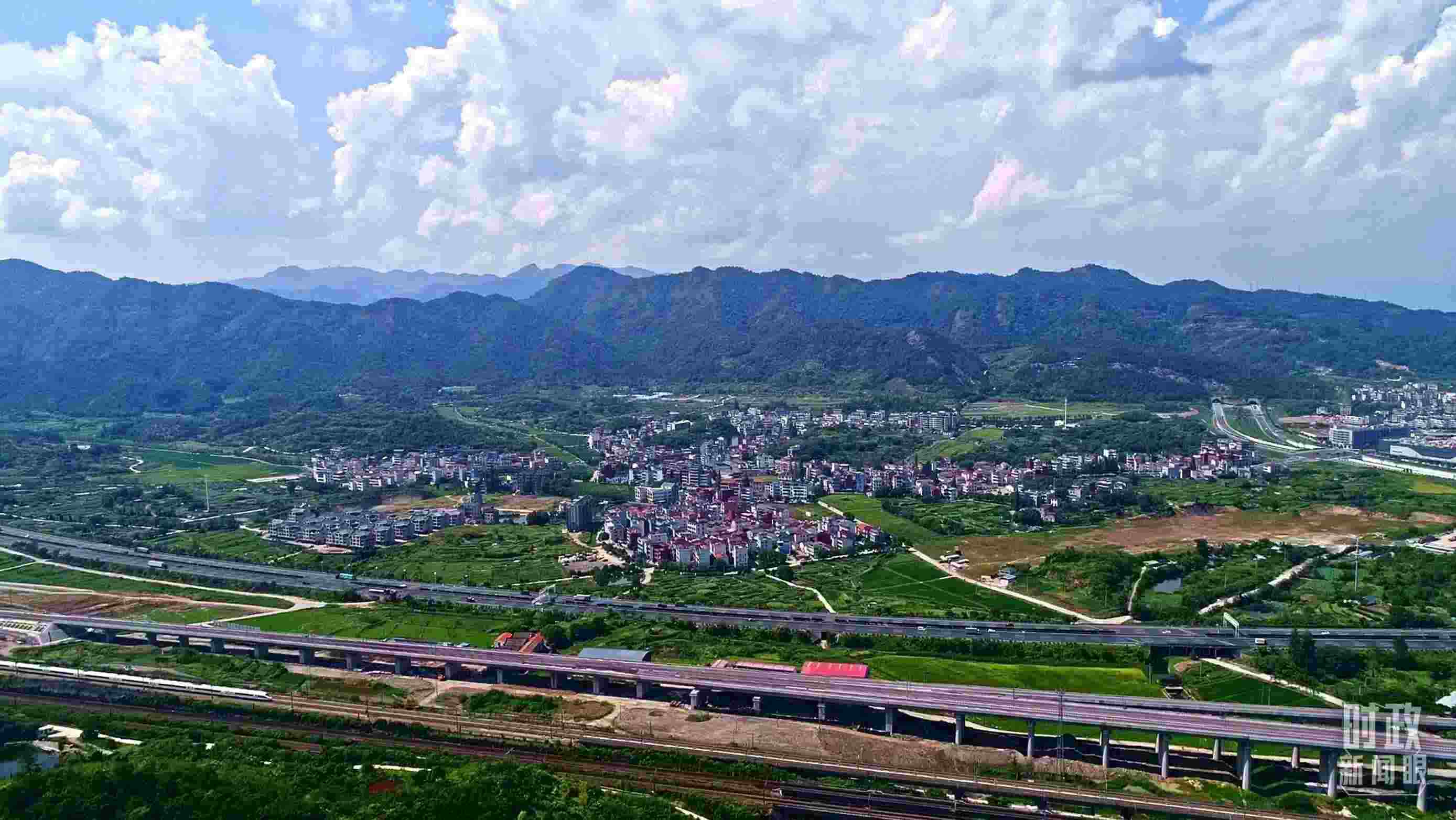 △李祖村航拍。（總臺(tái)央視記者范凱拍攝）