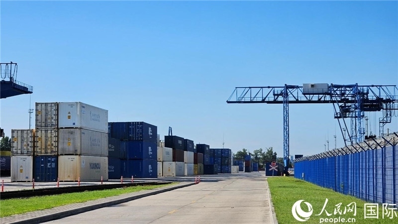 布列斯特北站，堆滿了來自中國的貨物。人民網(wǎng)記者 王震攝