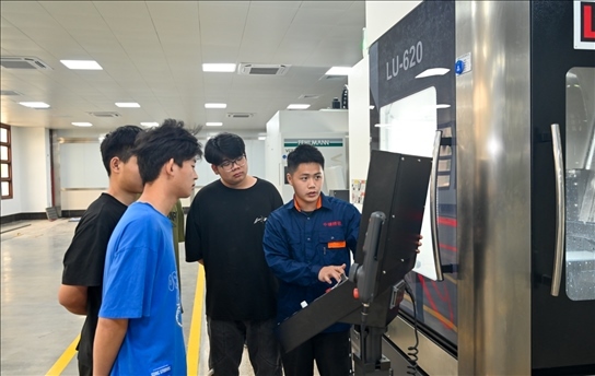 學(xué)生們正在實(shí)操學(xué)習(xí)。受訪單位供圖