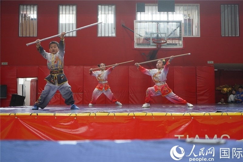 圖為開(kāi)幕式現(xiàn)場(chǎng)兒童武術(shù)表演。人民網(wǎng)記者 許放攝