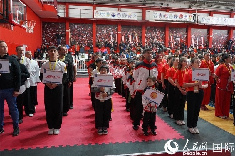 圖為開(kāi)幕式現(xiàn)場(chǎng)運(yùn)動(dòng)員入場(chǎng)儀式。人民網(wǎng)記者 許放攝