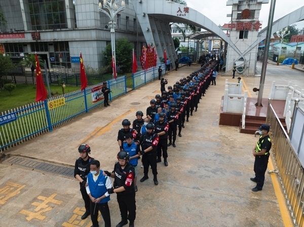 移交現(xiàn)場(chǎng)。公安部供圖