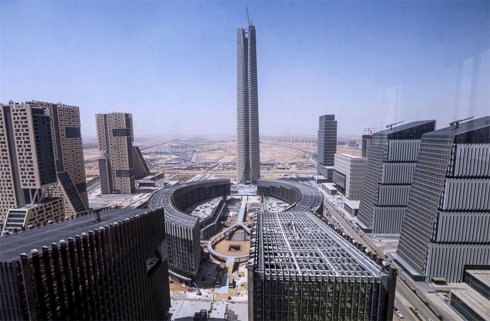 這是在埃及開羅以東拍攝的建設(shè)中的新行政首都中央商務(wù)區(qū)（9月11日攝）。新華社發(fā)（艾哈邁德·戈馬攝）