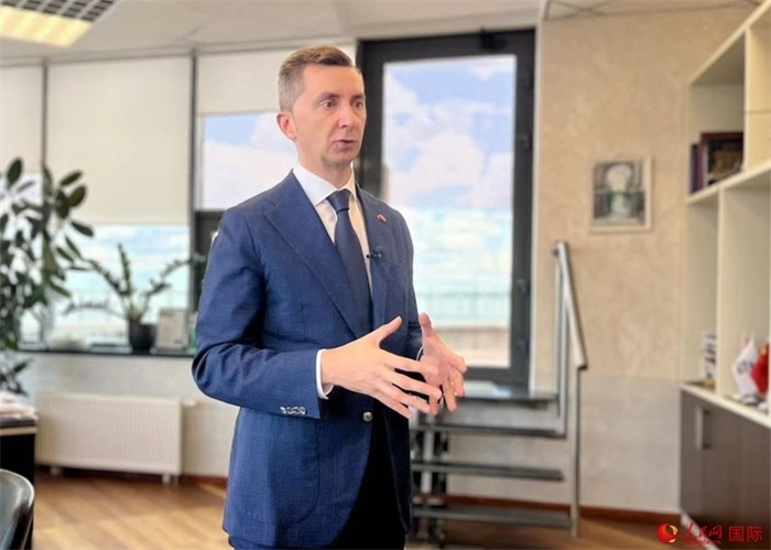 中白工業(yè)園開發(fā)公司第一副總經(jīng)理基里爾·卡羅杰耶夫接受人民網(wǎng)記者采訪。人民網(wǎng)記者 朱虹攝