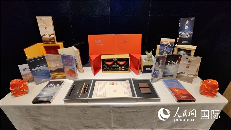 中央廣播電視總臺精品節(jié)目及文創(chuàng)產(chǎn)品展臺。人民網(wǎng) 蔣曉辰攝