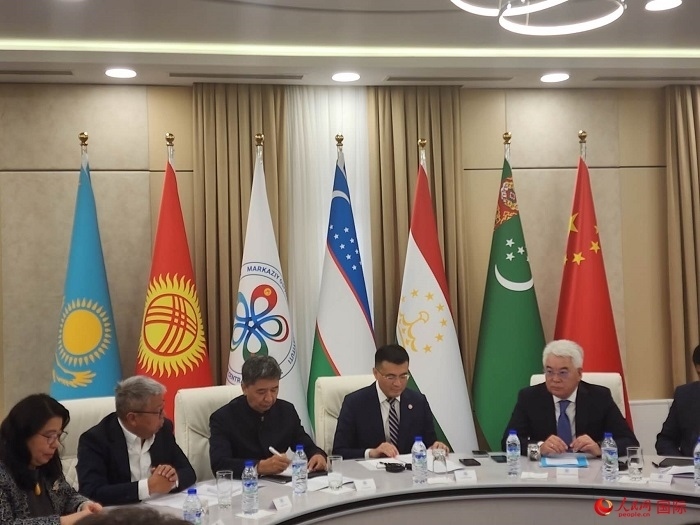 中國(guó)駐烏茲別克斯坦大使于駿致辭。人民網(wǎng)記者 李強(qiáng)攝