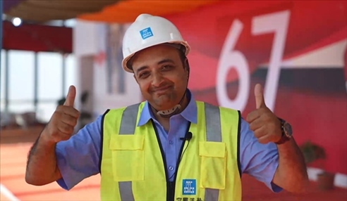 瓦利德·拉馬丹接受人民網(wǎng)記者采訪。嚴川吉雨攝