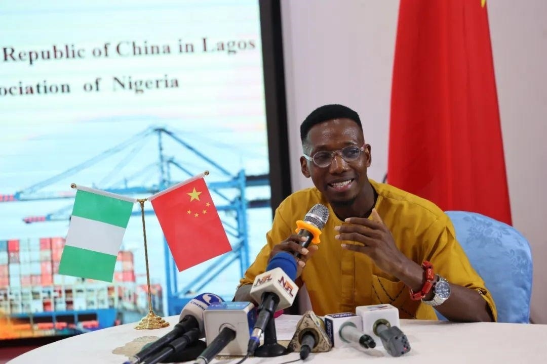 尼日利亞孔子學(xué)院留華同學(xué)會會長吳文仲分享經(jīng)驗。駐拉各館總領(lǐng)館供圖