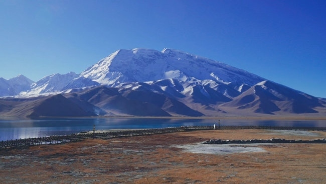 喀拉庫勒湖。中國鐵路烏魯木齊局集團(tuán)有限公司供圖
