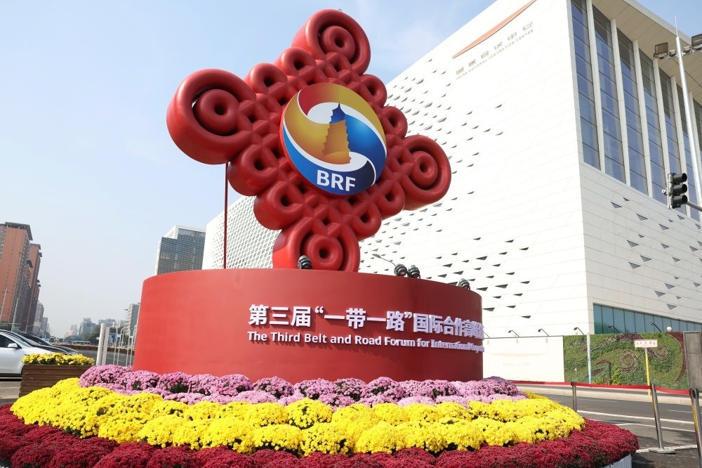 這是在北京國家會議中心附近拍攝的“一帶一路”國際合作高峰論壇景觀布置（2023年10月17日攝）。新華社記者 陳斌 攝