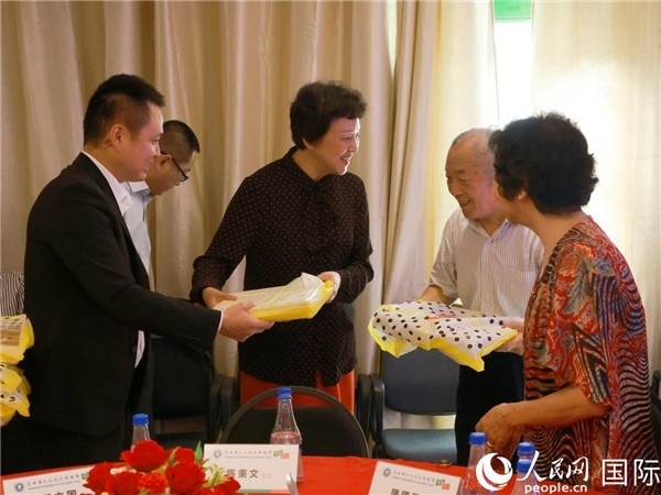 當(dāng)?shù)貢r間10月23日，國務(wù)院僑務(wù)辦公室主任陳旭在巴西華人文化交流協(xié)會會館出席里約僑界舉辦的重陽節(jié)敬老聯(lián)歡活動。人民網(wǎng)記者 陳海琪攝