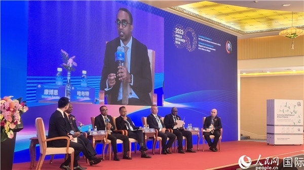 與會嘉賓展開座談。人民網(wǎng)記者 萬宇攝