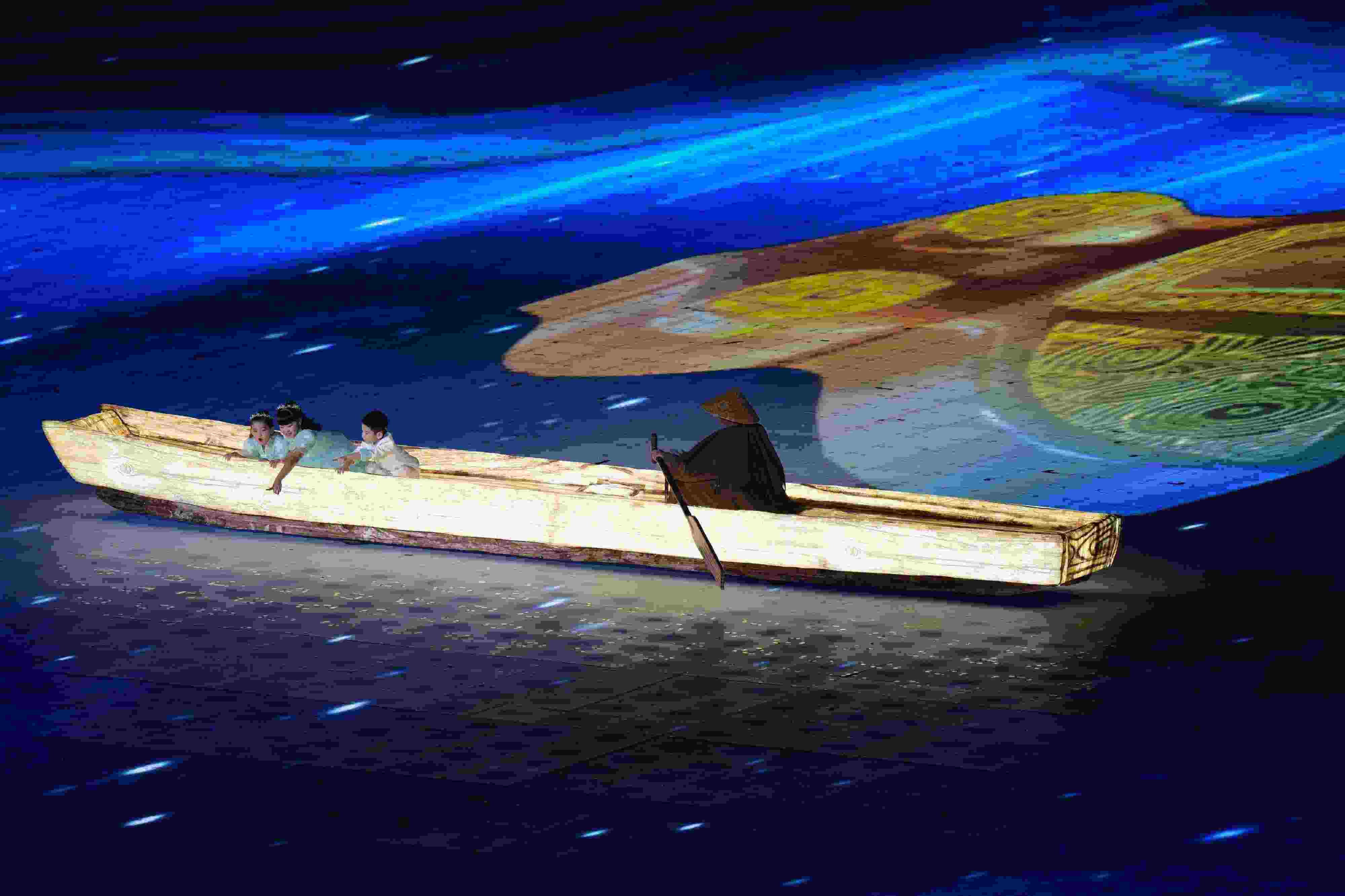 △2023年10月28日，杭州亞殘運(yùn)會(huì)閉幕式上的“中華第一舟”。